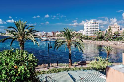 Nazomeren op Ibiza – Halfpension incl. vluchten