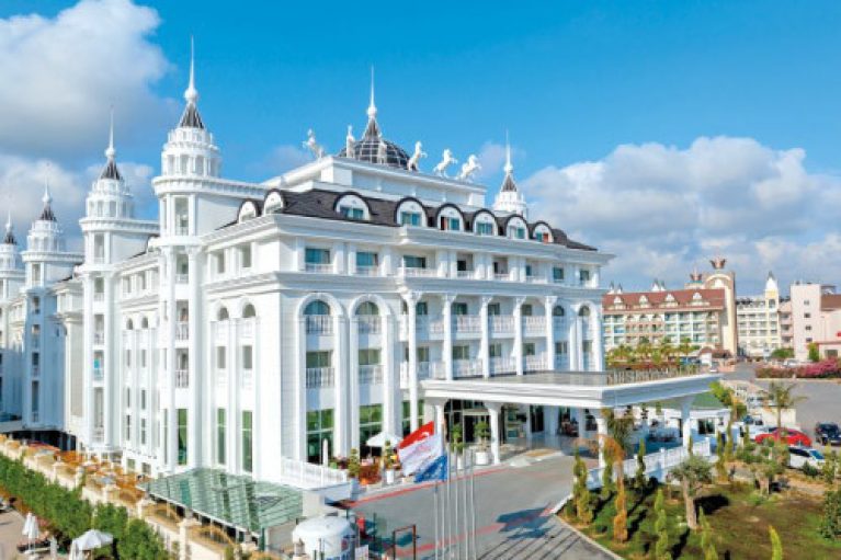 Goedkope herfstvakantie in de zon. 5*-hotel, all-inclusive en vluchten.