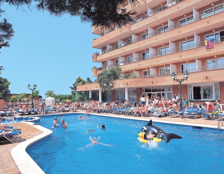 Goedkope zonvakantie Spanje in de zomervakantie. Halfpension + vluchten