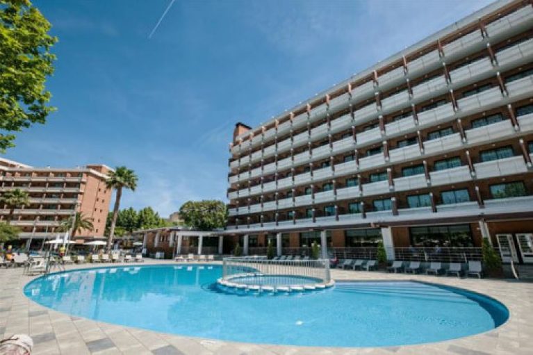 Last minute naar het bekende SALOU. Halfpension incl. vluchten