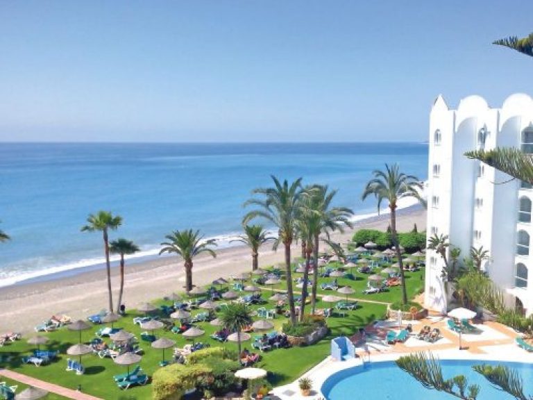 Top zonvakantie aan de Costa del Sol in Malaga. Halfpension en incl. vluchten.