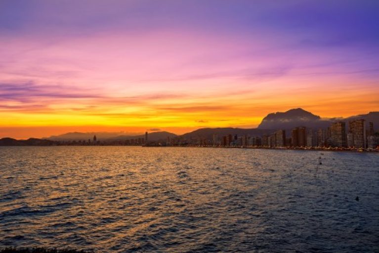 Vlieg naar het mooie Alicante en geniet van de Spaanse zon