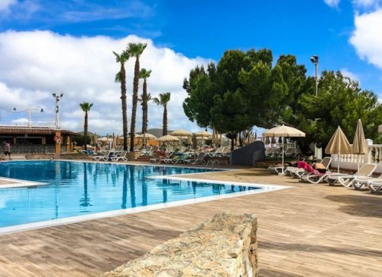 Last-minute! Weekje all-in nazomeren op 😎 IBIZA? Incl. vluchten