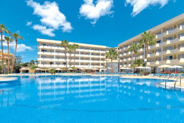 Heerlijk nazomeren nabij SALOU. 4* halfpension en incl. vluchten