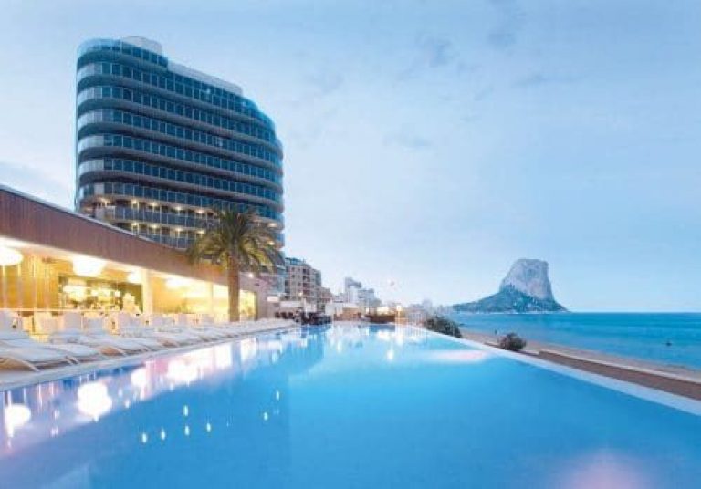 8 dagen heerlijk chillen aan de Costa Del Sol incl. vluchten en halfpension in 4* hotel