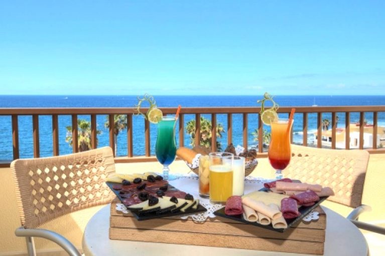 8-daagse zonvakantie op TENERIFE obv. halfpension incl. vluchten en transfers