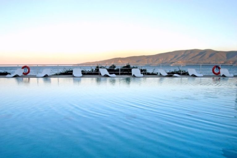 VROEGBOEK! Super 4-sterren zonvakantie aan de Atheense Riviera incl. vluchten en halfpension