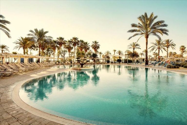 Tijd voor een zonvakantie naar het Spaanse eiland MALLORCA aangenaam hotel & vluchten