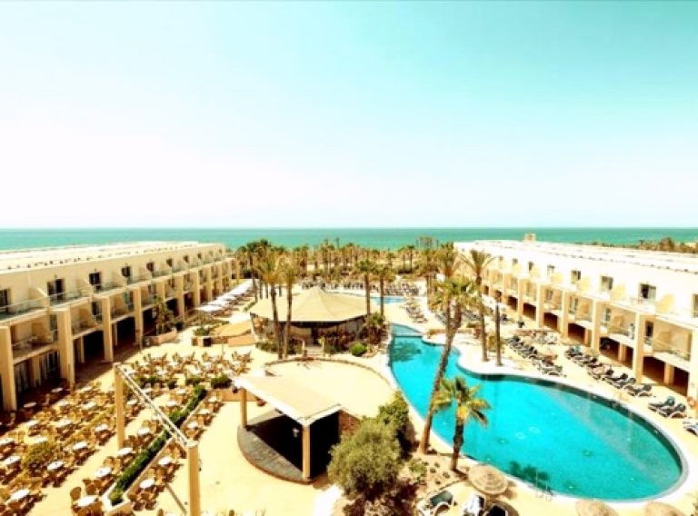 Tijd voor ZON in ALMERIA in prima 4* hotel met halfpension en vluchten