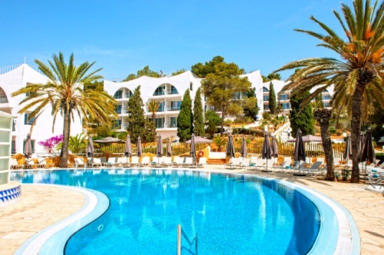 Hola! All-inclusive zonvakantie naar het heerlijke IBIZA in leuk 4* hotel. Incl. vluchten