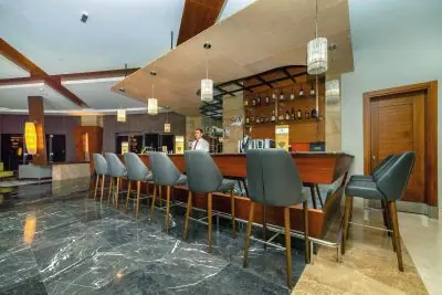 Commodore Elite Suites & Spa
