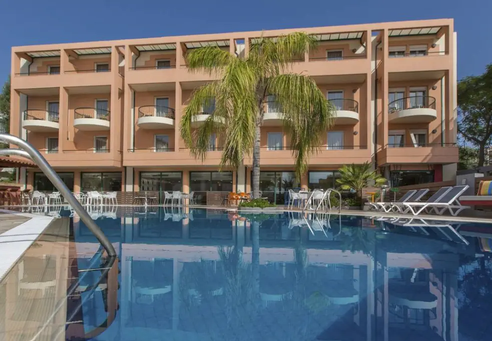 Hotel Flisvos Royal – inclusief huurauto