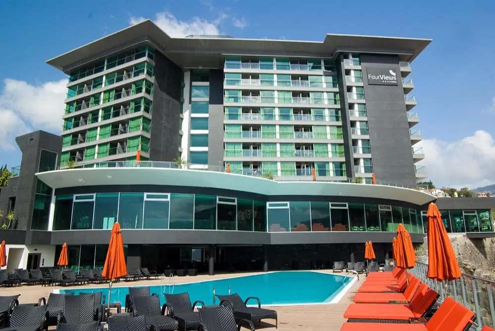 Hotel Four Views Baia – Logies en ontbijt