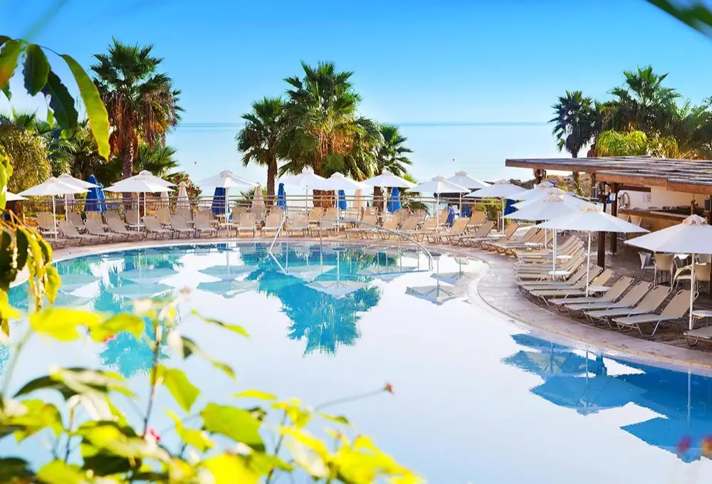 Hotel Louis Althea Beach